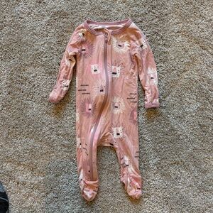 Bestaroo bamboo Pink Lion Print Footed Baby One-Piece Sleeper size NB